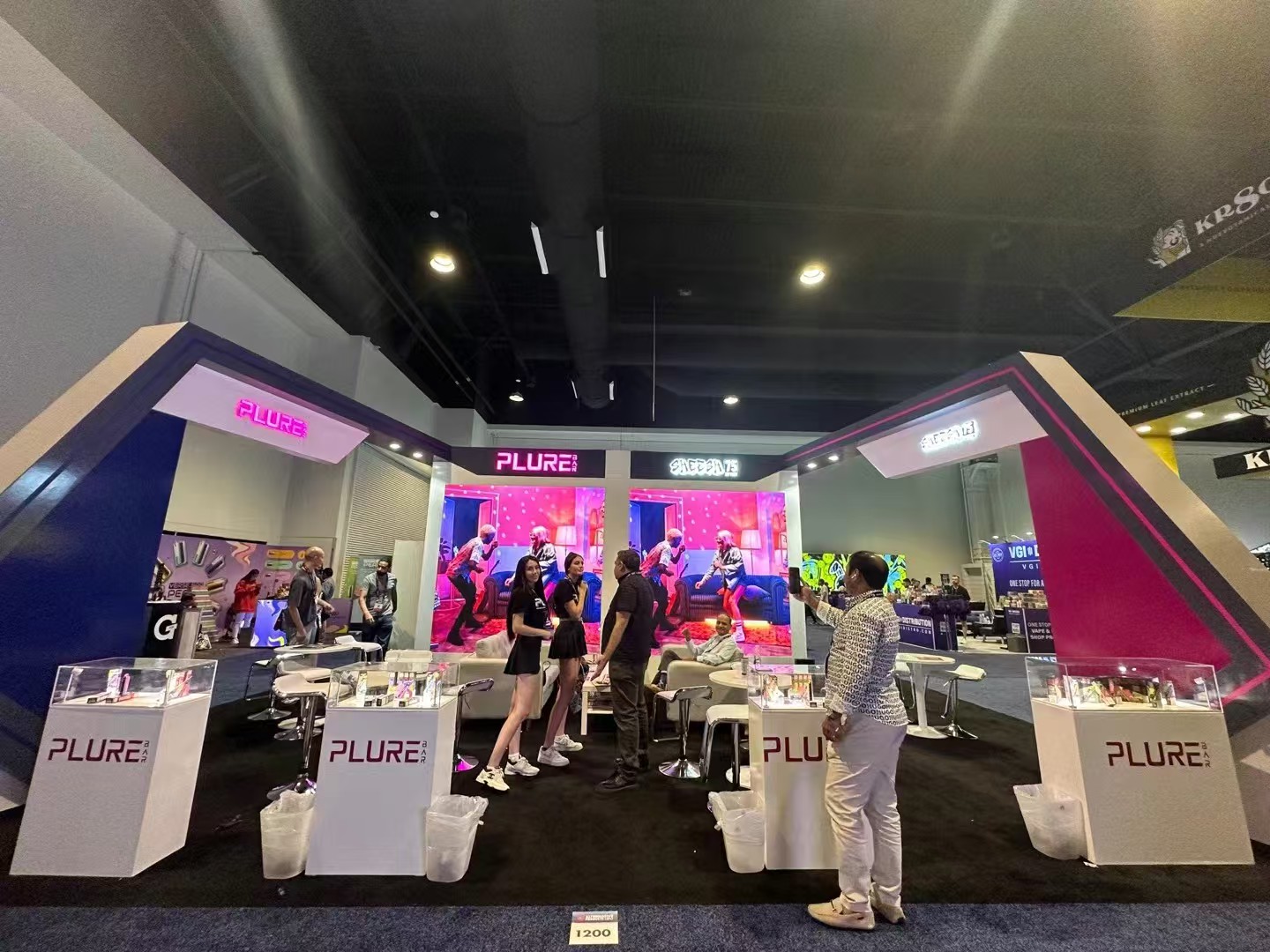 Plure Bar stand at TPE