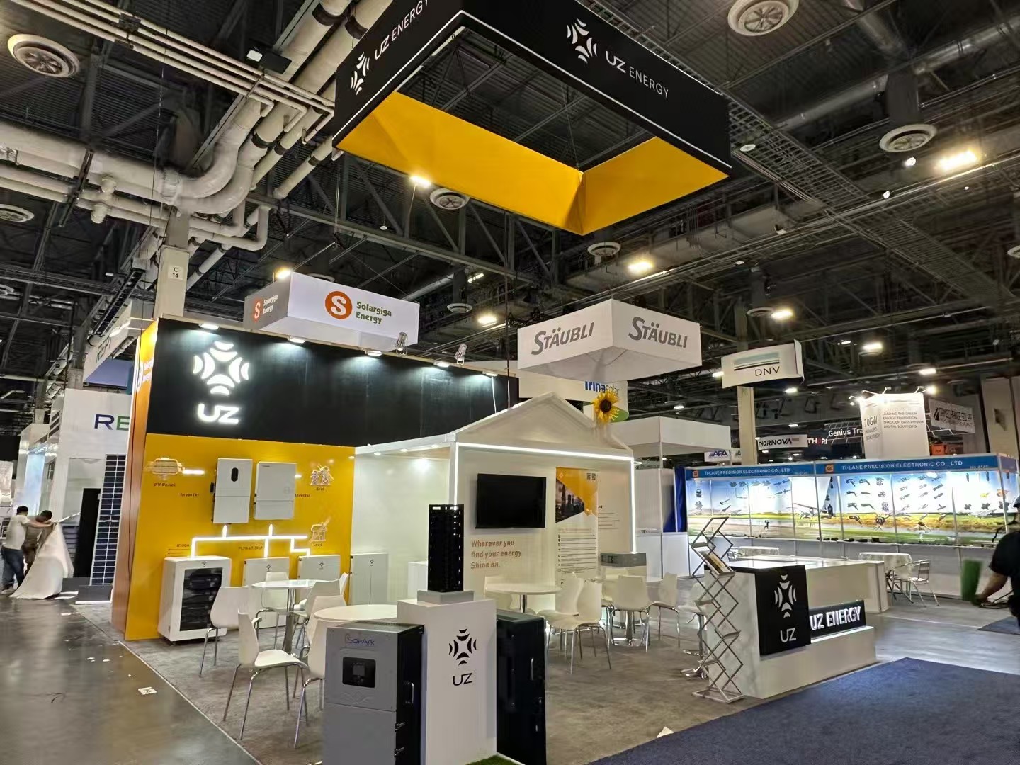 UZ Energy stand at RE+