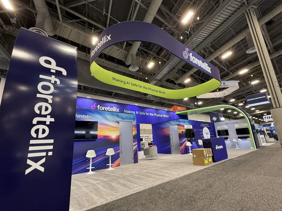 Wide shot with the vertical logo column in the foreground