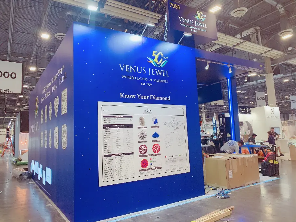 Blue wall with Know Your Diamond chart and VENUS JEWEL logo header