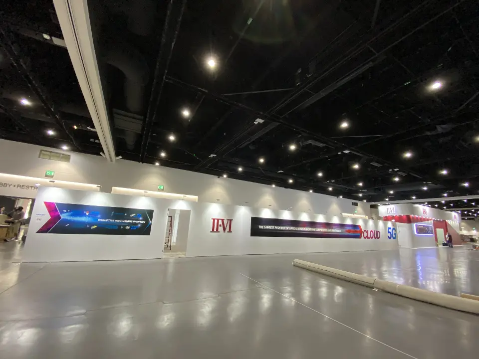 Long white side wall with backlit graphic band in the quiet hall