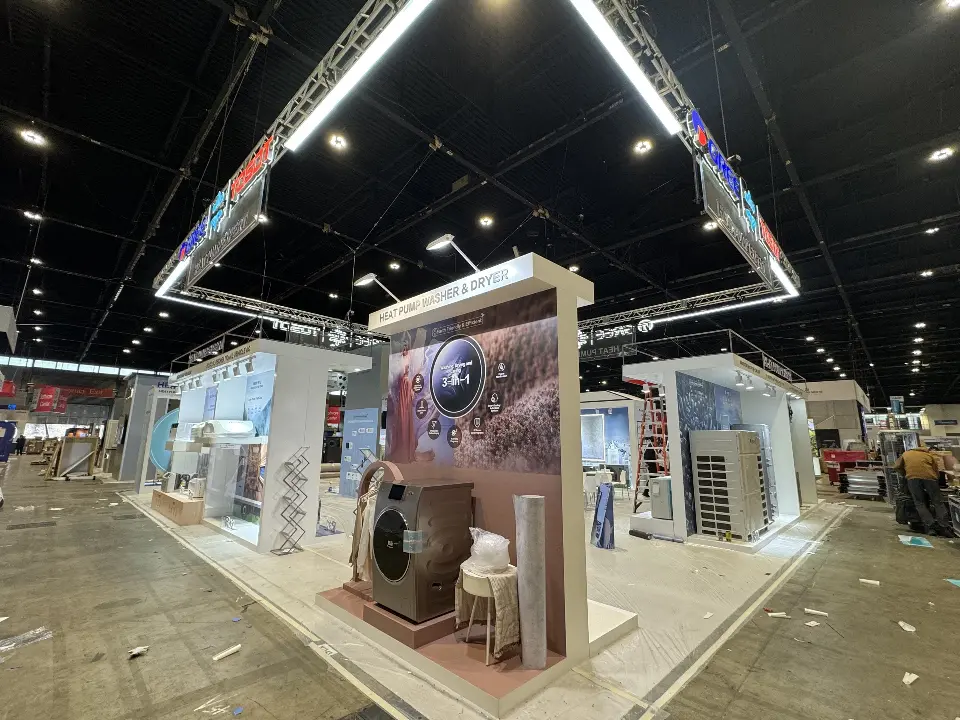 Heat pump washer and dryer display pillar under the lit triangular truss