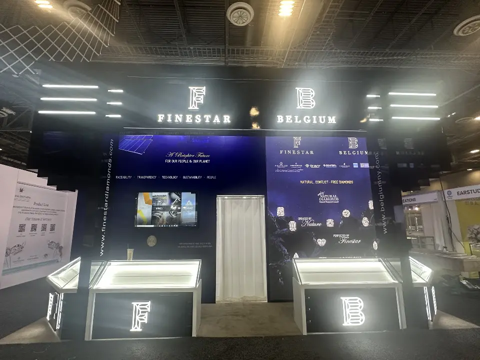 Front view of the Finestar Belgium fascia with monograms, screen and showcases