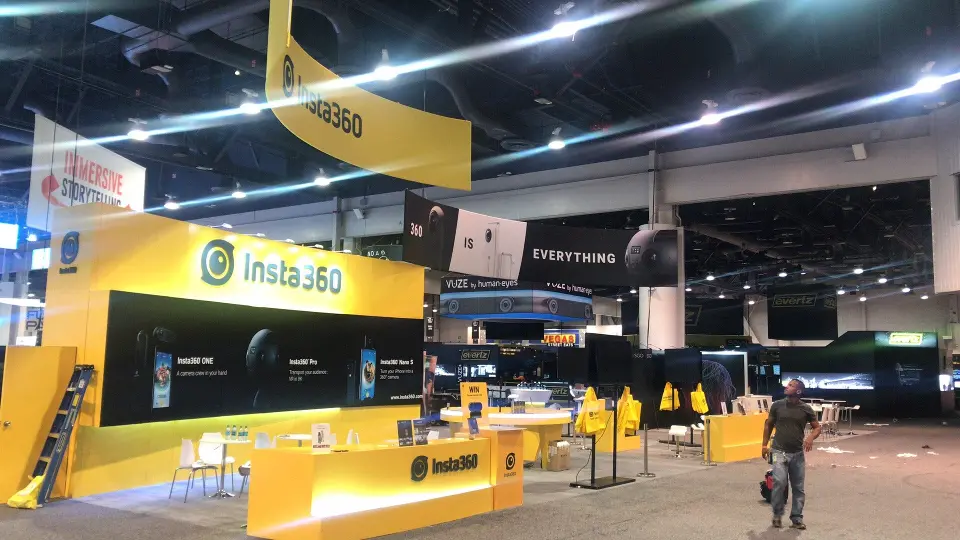 Side view of Insta360 back wall with logo, product images and yellow demo counters
