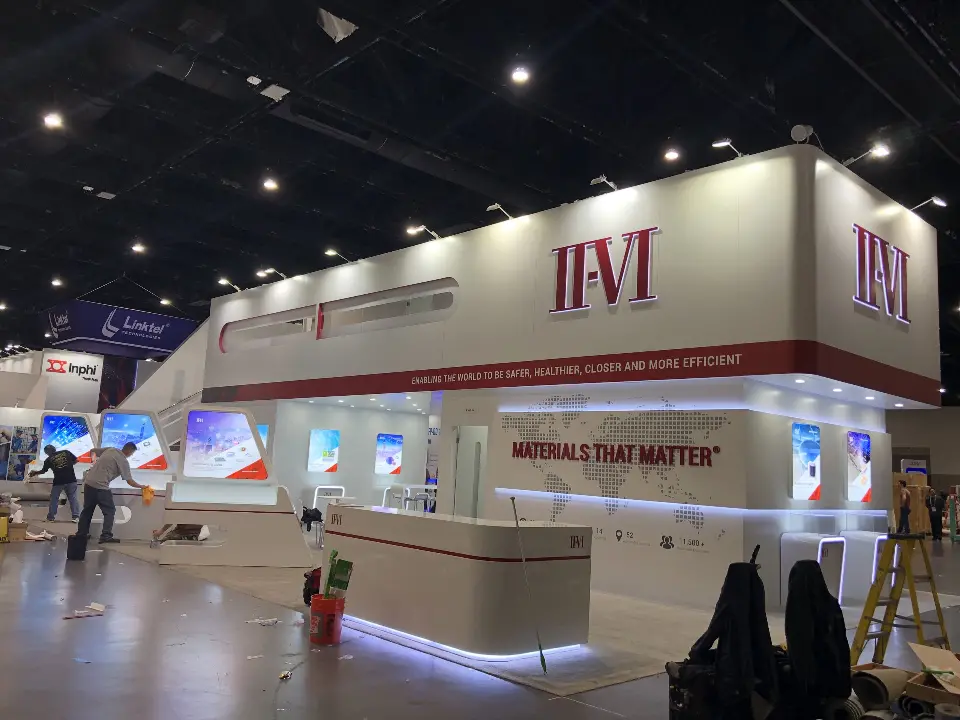 Front with curved reception counter, kiosks and crew cleaning displays
