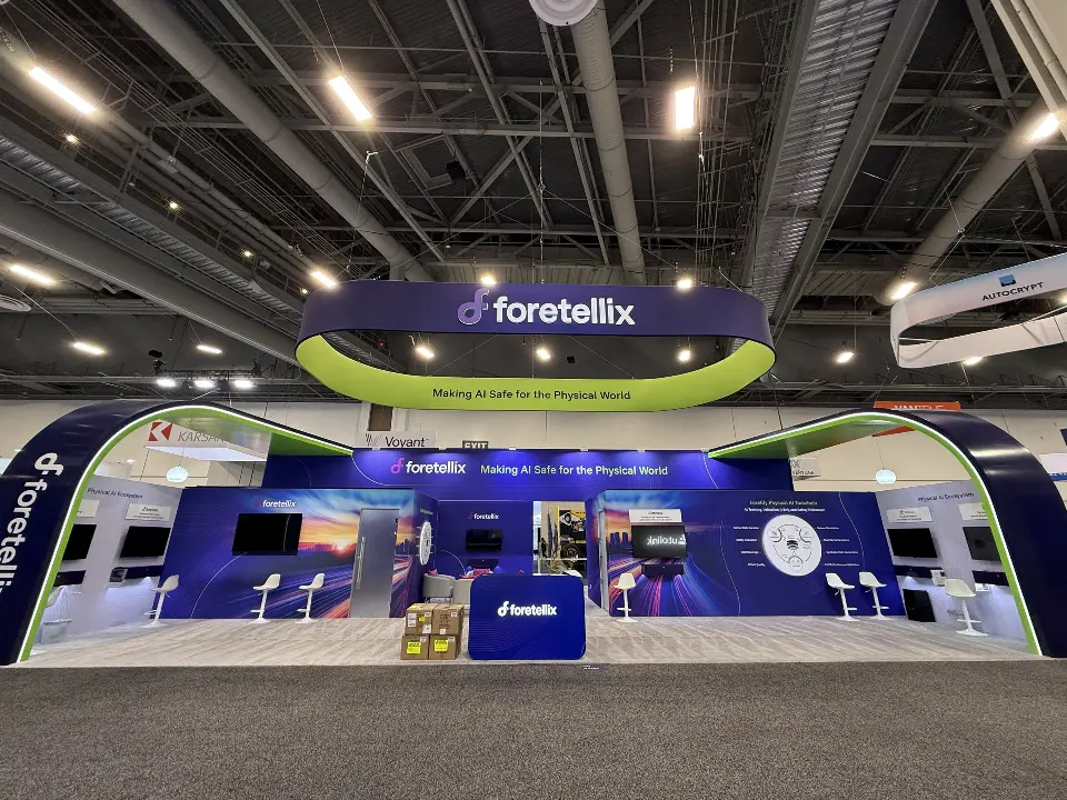 Full front elevation of the booth with screens and arched end columns