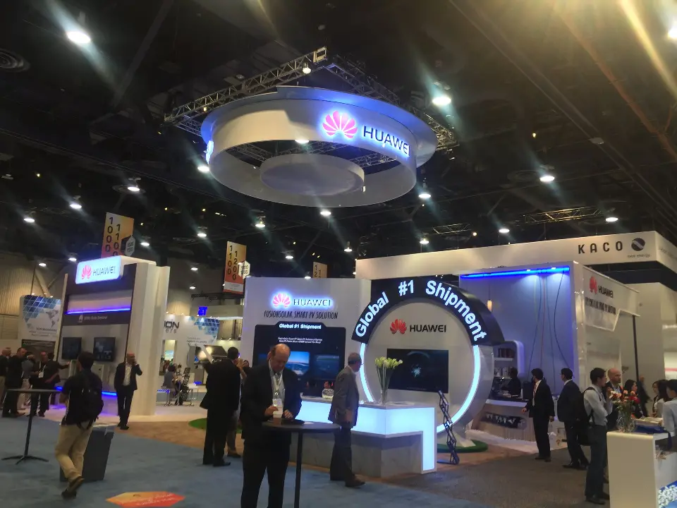 Busy aisle in front of the arch, lit counter and suspended ring