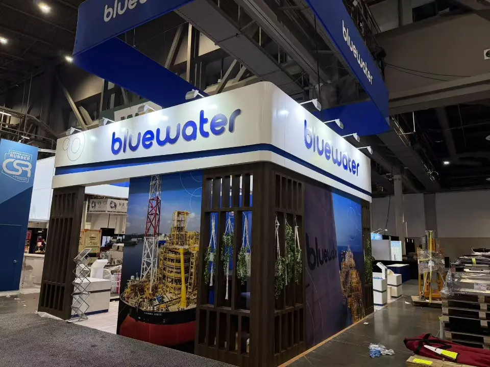 Finished corner with offshore vessel graphics and dark wood-look slats under the fascia