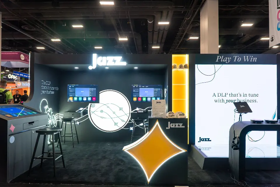 Jazz back wall with screens, circular line graphic and large gold star in front