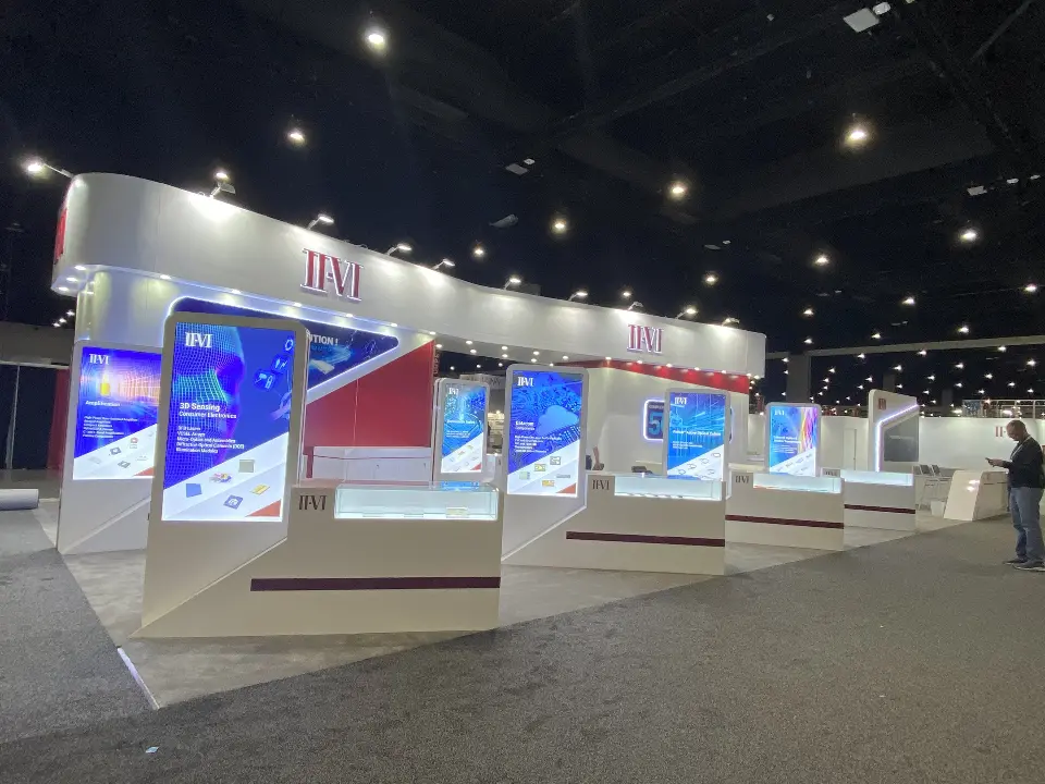 Demo kiosks with screens and the curved fascia from the front