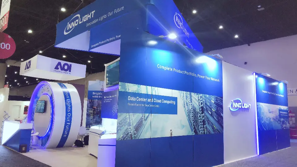 Side walls with photo graphics, backlit logo and glowing edge lighting