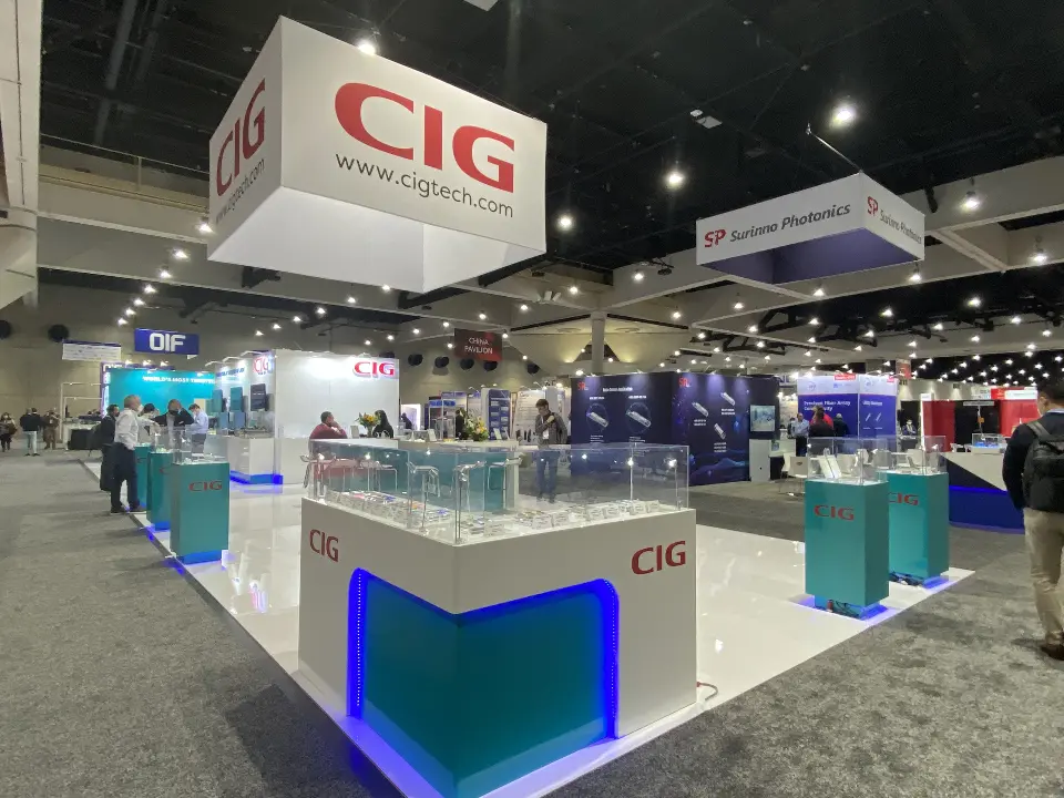 Corner counter and teal display plinths under the square CIG header