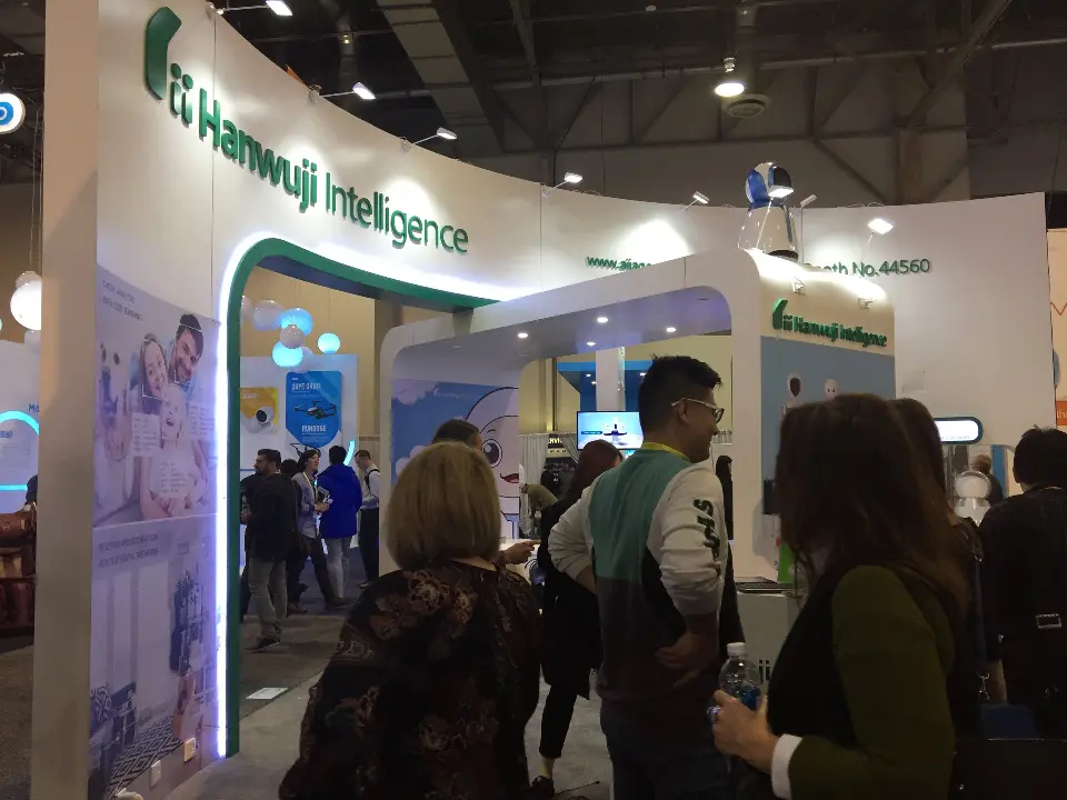 Curved white header with Hanwuji Intelligence logo above visitors in the aisle