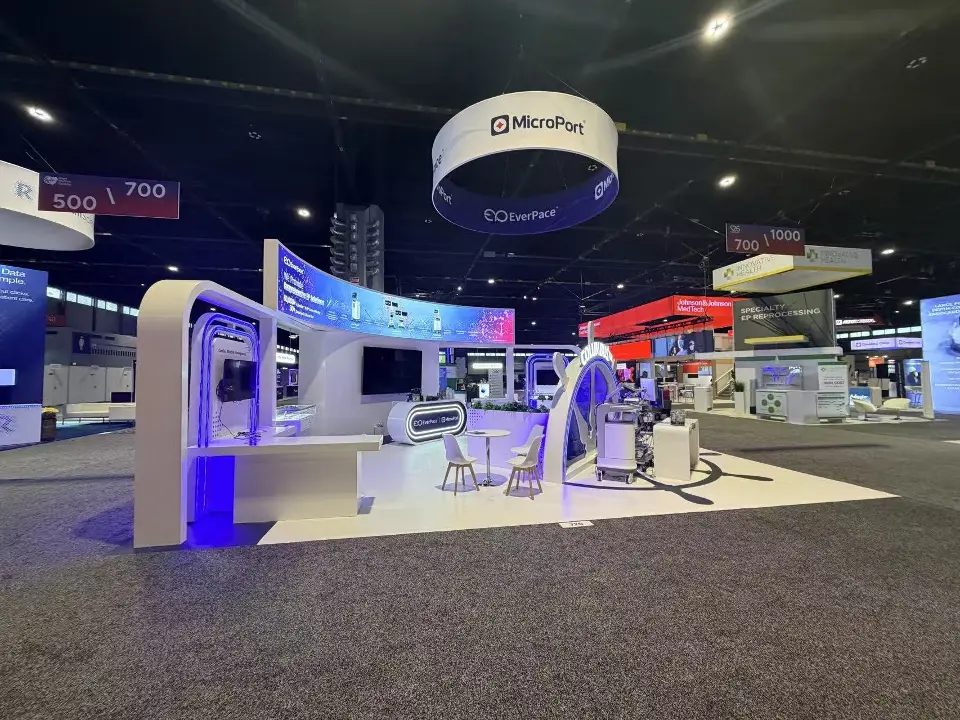 Side angle of the curved banner and arch kiosk beside the demo area