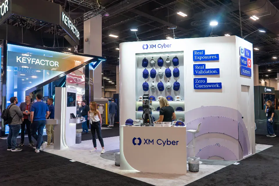 Wider show-day view of the logo counter, display grid and blue headline panels