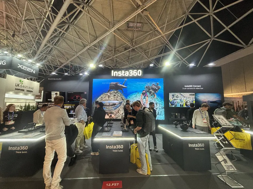 Front view with a large screen at the centre and lit Insta360 counters