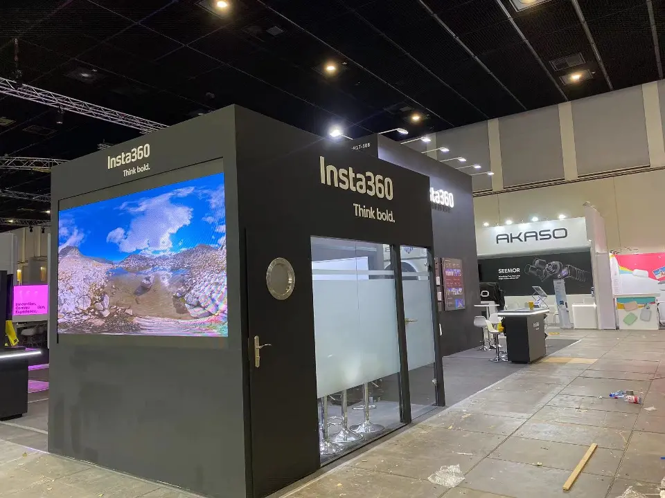Black room block with white Insta360 lettering and a large screen on its side