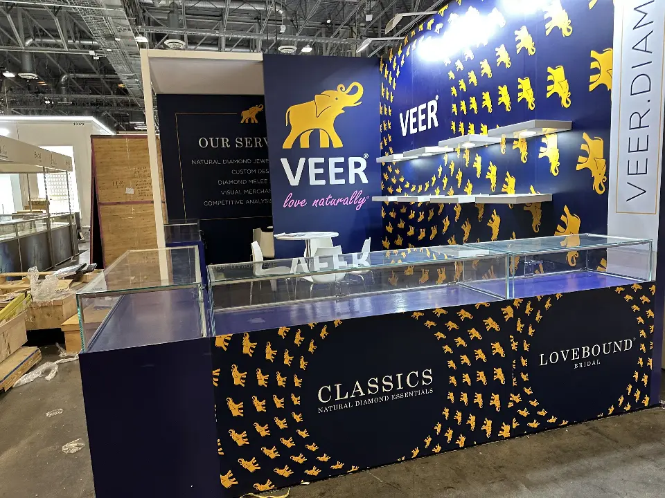 Veer glass showcases with Classics and Lovebound panels below the logo wall