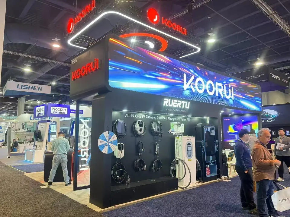 Side wall of the KOORUI booth with a rim display wall and visitors