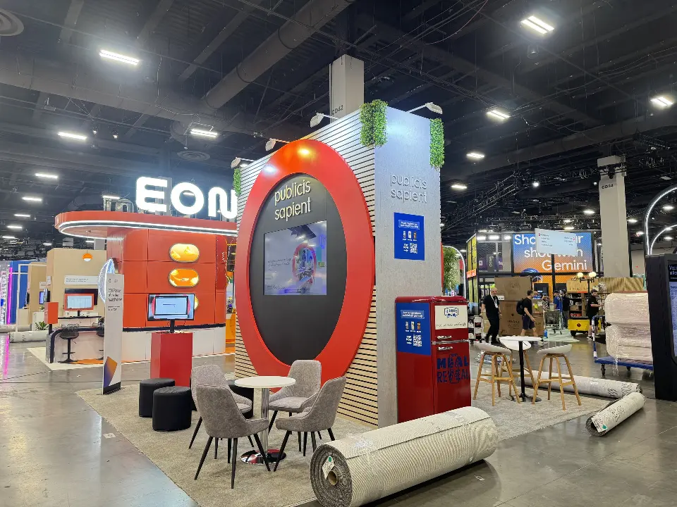 Angled view of the red ring wall with kiosk and seating beside the aisle