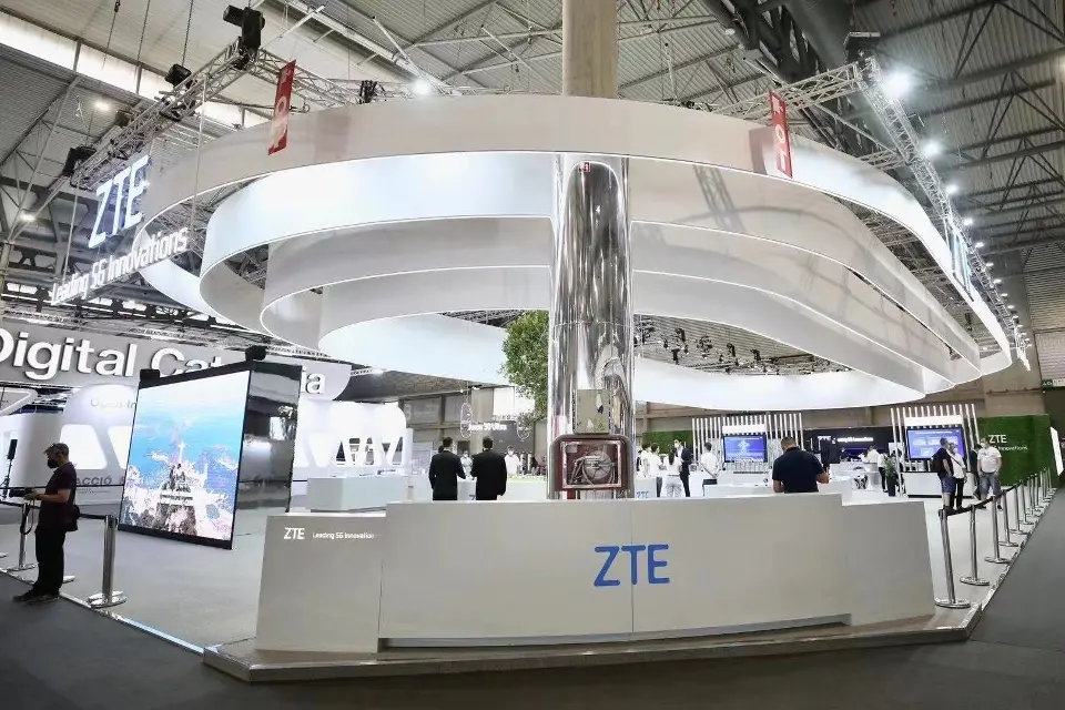 Curved white ZTE stand with round counter, overhead white ring and screens
