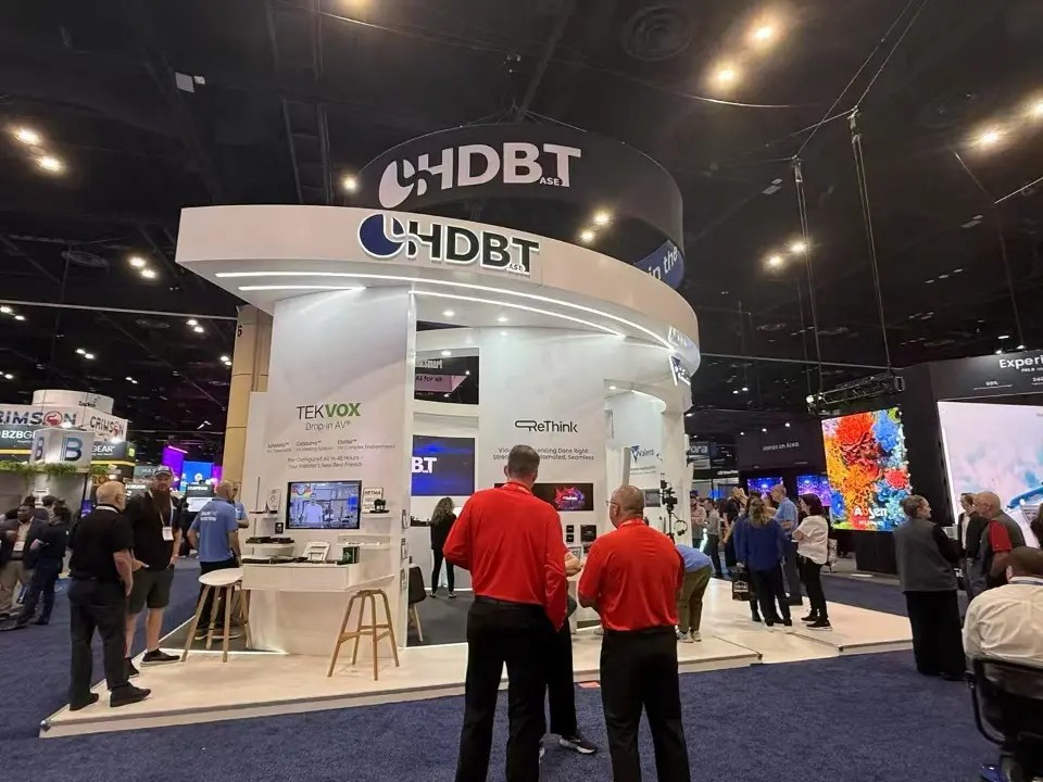 Front of the curved HDBT header with visitors in red shirts