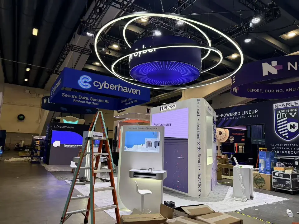 Light rings and round sign above a white demo station with a ladder nearby