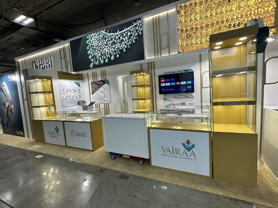 Vairaa counter with a jewelry graphic and wall screen behind it