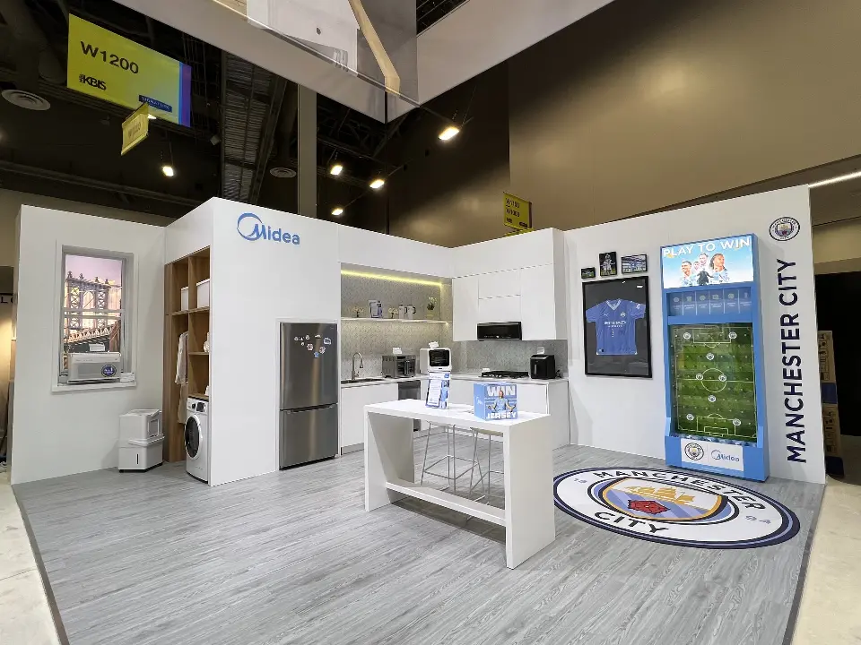 Same corner with a round rug, laundry display and graphic panels