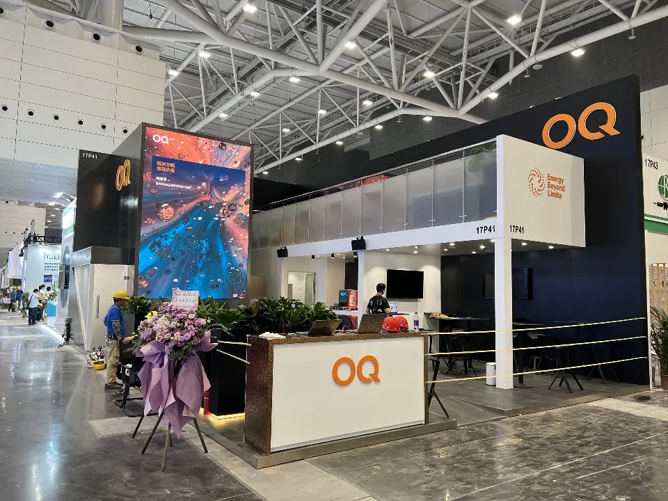 Angled front view of the OQ counter, flower stands and planter with energy branding
