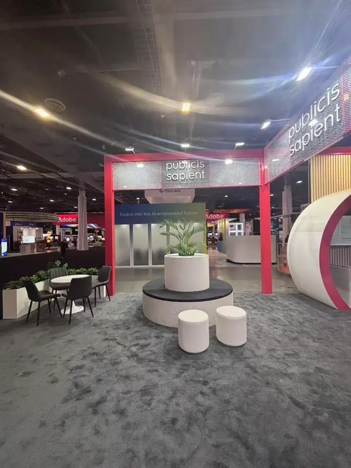 Low angle of a red ring pod with white stools on grey carpet