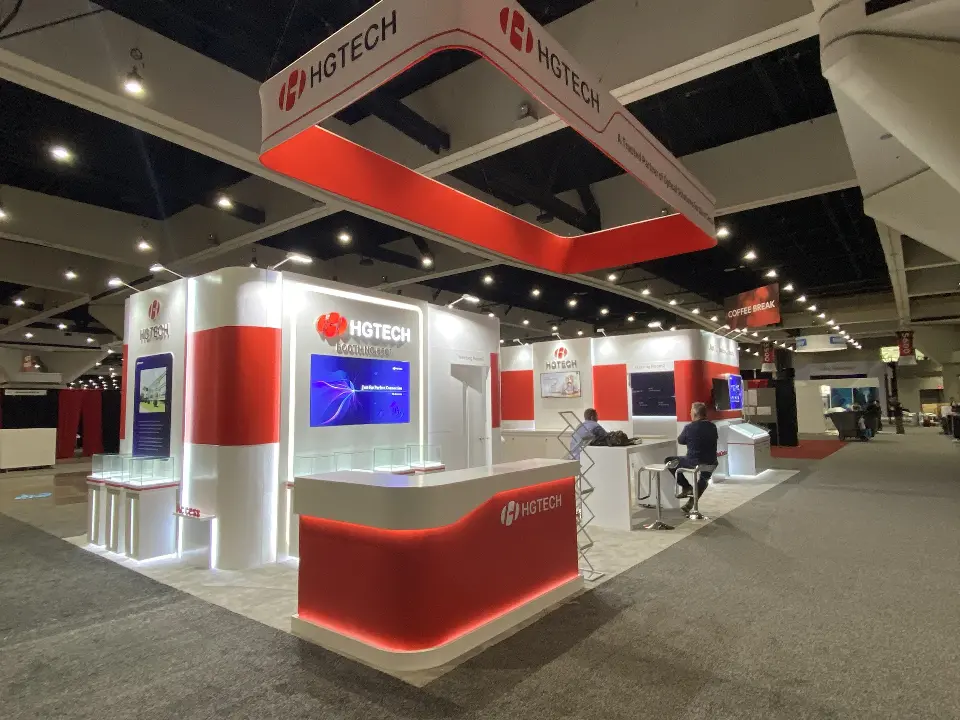 View with a visitor near the screens and the front counter